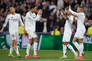 Real Madrid sáng cửa đi tiếp ở Champions League 