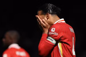 Chùm ảnh: Liverpool đứt mạch 26 trận bất bại ở Ngoại hạng Anh