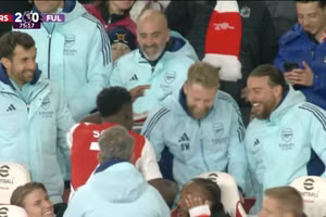 Arsenal bám đuổi quyết liệt Liverpool ở Ngoại hạng Anh