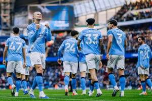 Haaland lập loạt kỷ lục, Man City lên đỉnh Ngoại hạng Anh 
