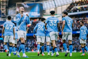 Haaland lập loạt kỷ lục, Man City lên đỉnh Ngoại hạng Anh 