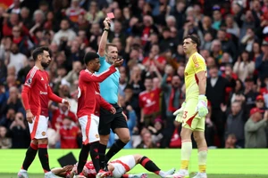 Man Utd khiến Aston Villa mất vé dự Champions League
