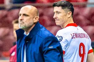 Lewandowski gây sức ép, HLV Ba Lan phải từ chức