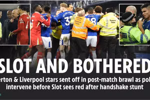 Cảnh tượng điên rồ trong trận Liverpool - Everton 