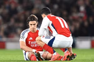 Arsenal trả giá đắt cho chiến thắng ở Champions League 