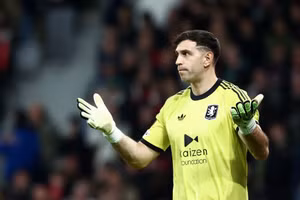 Thủ môn Aston Villa bị phản ứng dữ dội trên đất Pháp