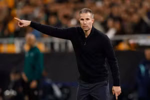 HLV Robin van Persie bị đội bóng Hà Lan sa thải