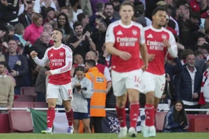 Arsenal 'ám ảnh tâm lý' trong cuộc đua vô địch với Man City 