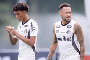 Neymar xin lỗi vụ ‘tác động vật lý đàn em’