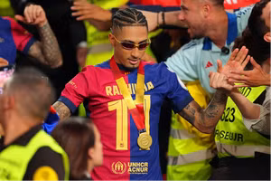 Barcelona ăn mừng cuồng nhiệt danh hiệu Cup Nhà vua thứ 32