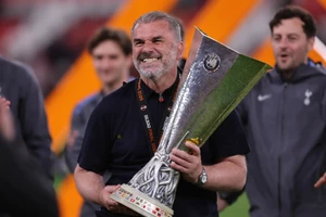 HLV Postecoglou được thưởng lớn khi giúp Tottenham vô địch Europa League