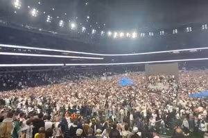 Tottenham đăng quang Europa League, người hâm mộ ‘Gà trống’ vỡ òa cảm xúc