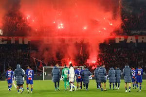 PSG chạm một tay vào ngôi vương Ligue 1