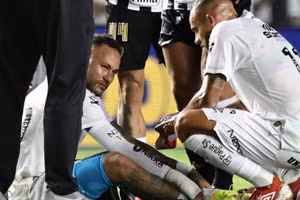 Neymar lạm quyền HLV tại Santos