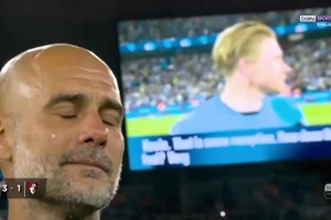 Chùm ảnh Man City chia tay De Bruyne trong nước mắt