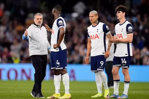 Aston Villa thắng Tottenham, đốt nóng cuộc đua vé dự Champions League