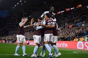 Aston Villa vào bán kết Europa League, tiến gần danh hiệu đầu tiên sau 30 năm