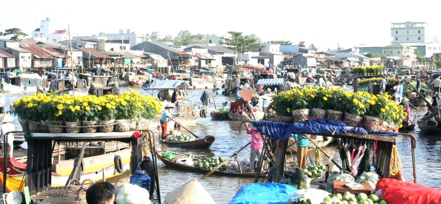 Khung cảnh chợ nổi Cái Răng (TP Cần Thơ). 