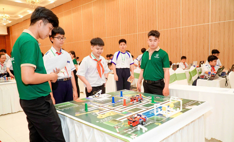 Học sinh TP Cần Thơ tham gia cuộc thi Robothon cấp thành phố năm 2025.