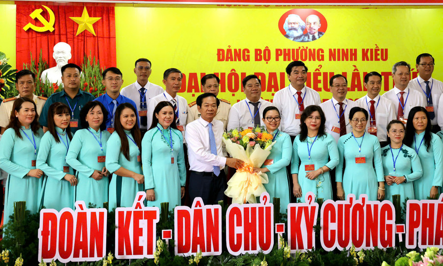 Ban Chấp hành Đảng bộ phường Ninh Kiều (TP Cần Thơ) nhiệm kỳ 2025 - 2030 ra mắt Đại hội. dai-hoi-ninh-kieu.jpg