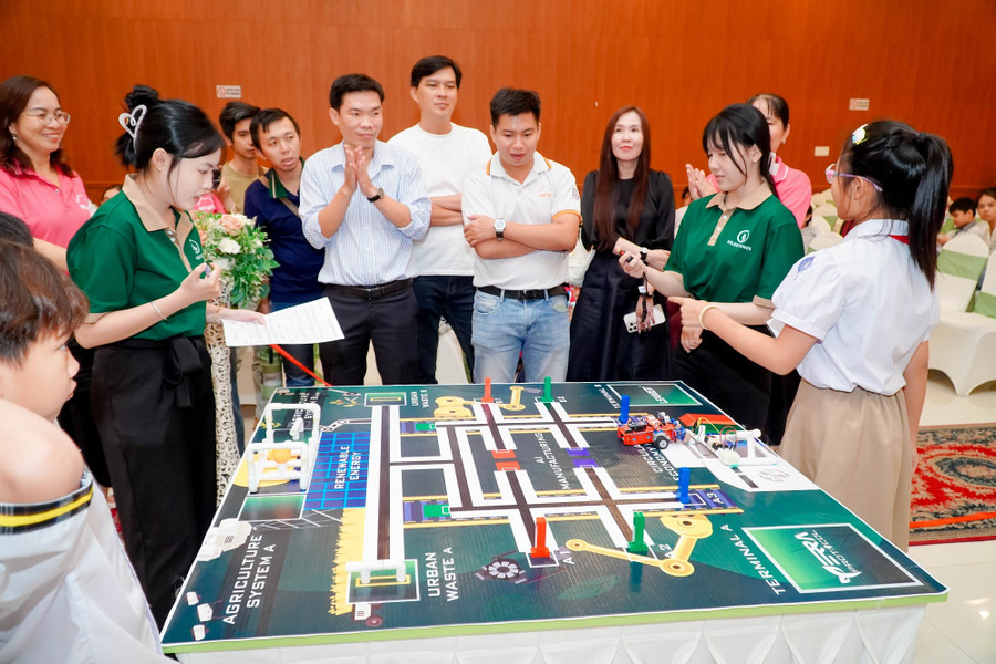 Học sinh TP Cần Thơ tham gia Cuộc thi Robothon cấp thành phố năm 2025.
