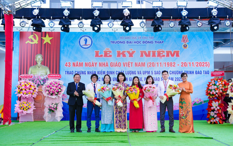 Trường ĐH Đồng Tháp đón chứng nhận UPM 5 sao. 