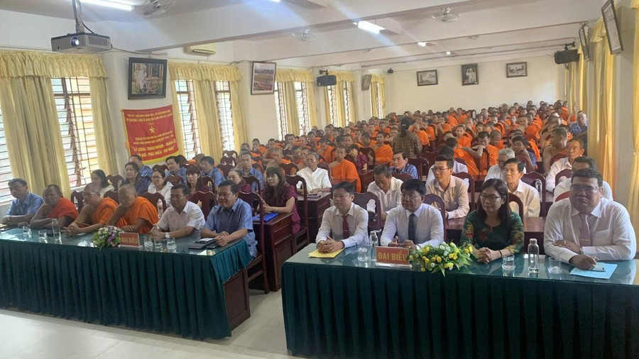 Quang cảnh lễ khai giảng tại Trường Bổ túc văn hóa Pali Trung cấp Nam Bộ.