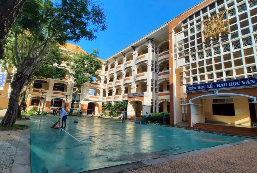 Trường THPT Lưu Văn Liệt (tỉnh Vĩnh Long) chuẩn bị cho ngày tựu trường.