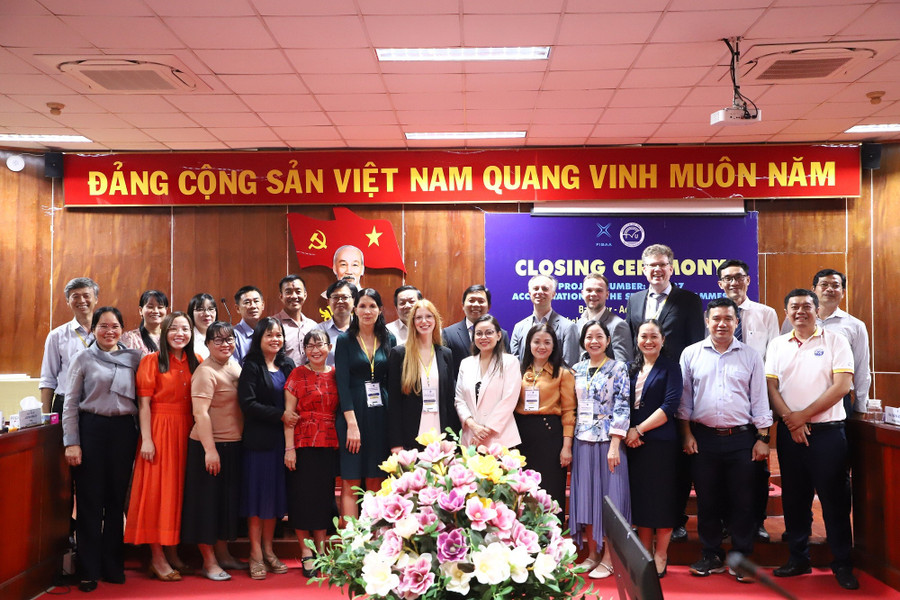 Lãnh đạo Trường ĐH Trà Vinh cùng Đoàn chuyên gia đánh giá ngoài của tổ chức FIBAA đến làm việc tại trường.