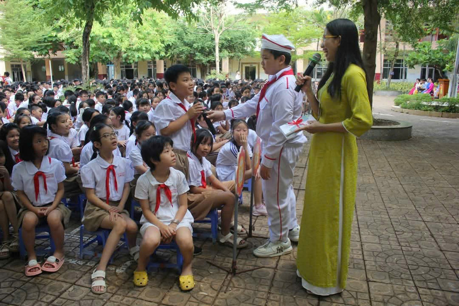 Buổi sinh hoạt với chủ đề “Bác Hồ và 5 bảo vật Quốc gia” tại Trường Tiểu học Ngô Quyền, quận Ninh Kiều. can-tho-mung-sinh-nhat-bac-3.jpg