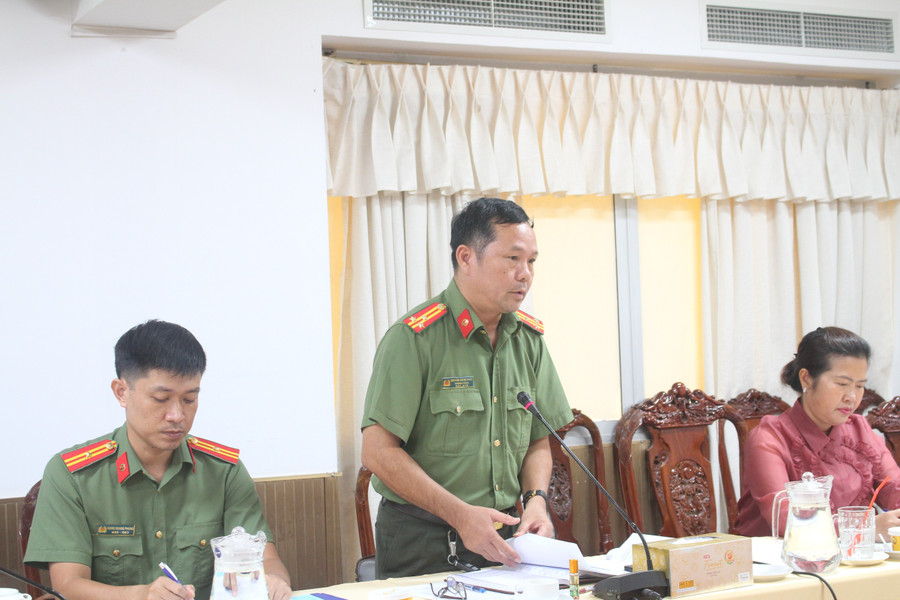 Đại diện Công an thành phố báo cáo tại cuộc họp. can-tho-san-sang-ky-thi-ts-10-anh-4.jpg