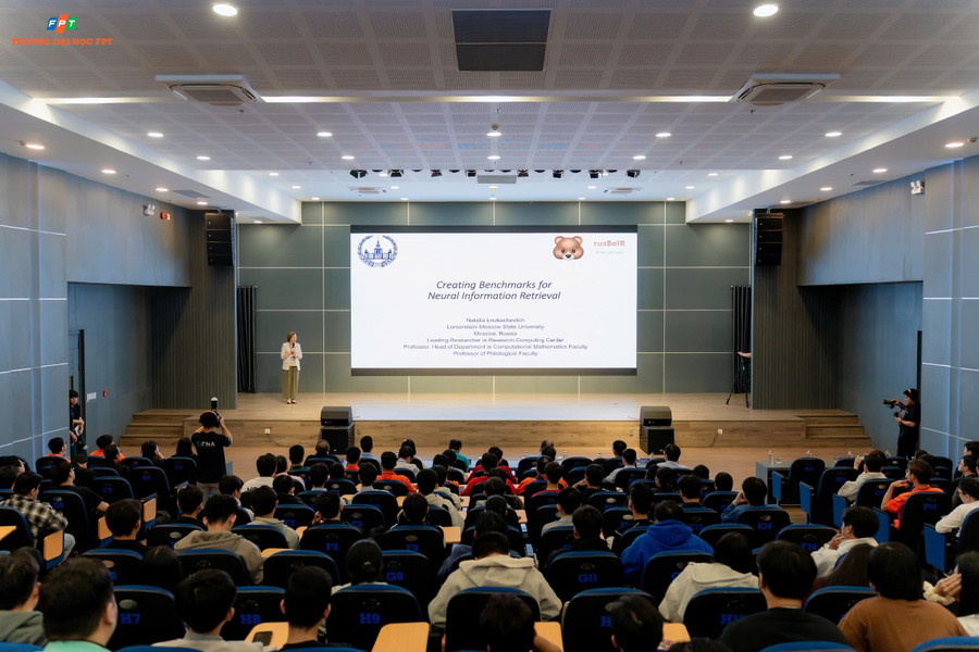 Giáo sư Natalia Loukachevitch chia sẻ về những hướng phát triển mới trong lĩnh vực truy hồi thông tin và học sâu. hoi-thao-tri-tue-nhan-tao-2.jpg