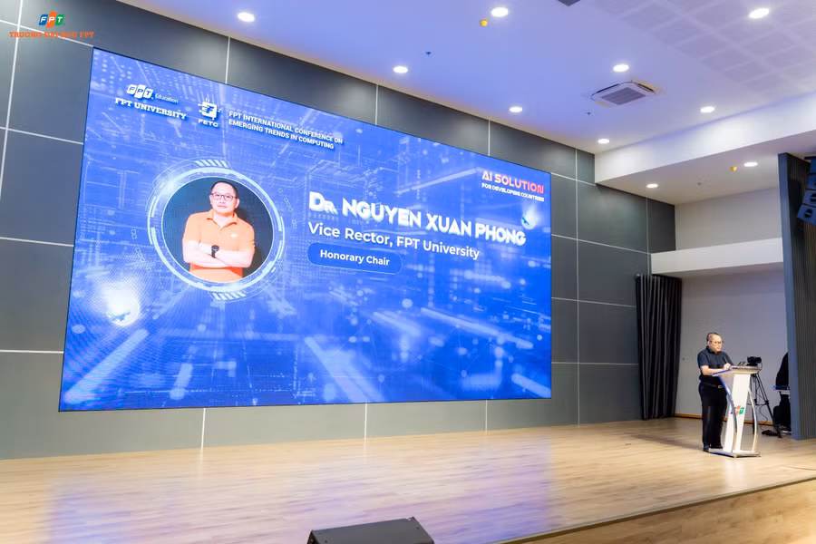 Tiến sĩ Nguyễn Xuân Phong phát biểu khai mạc tại Hội thảo.