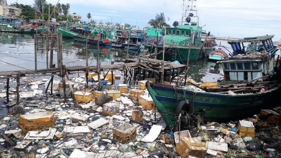 Rác thải ven biển Phú Quốc. rac-thai-nhua-1.jpg