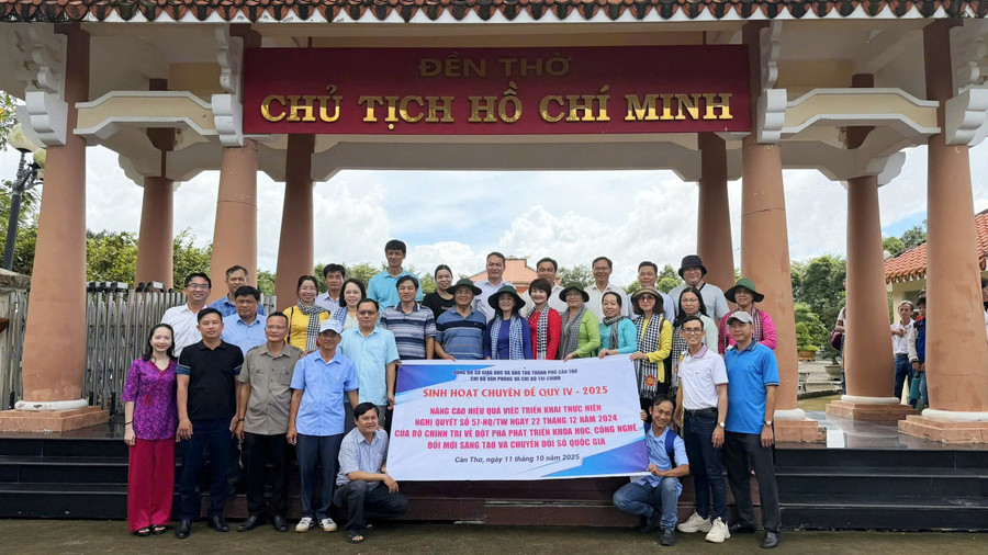 Hoạt động Về nguồn, tham quan, dâng hương tại Đền thờ Bác Hồ. can-tho-chi-bo-2.jpg