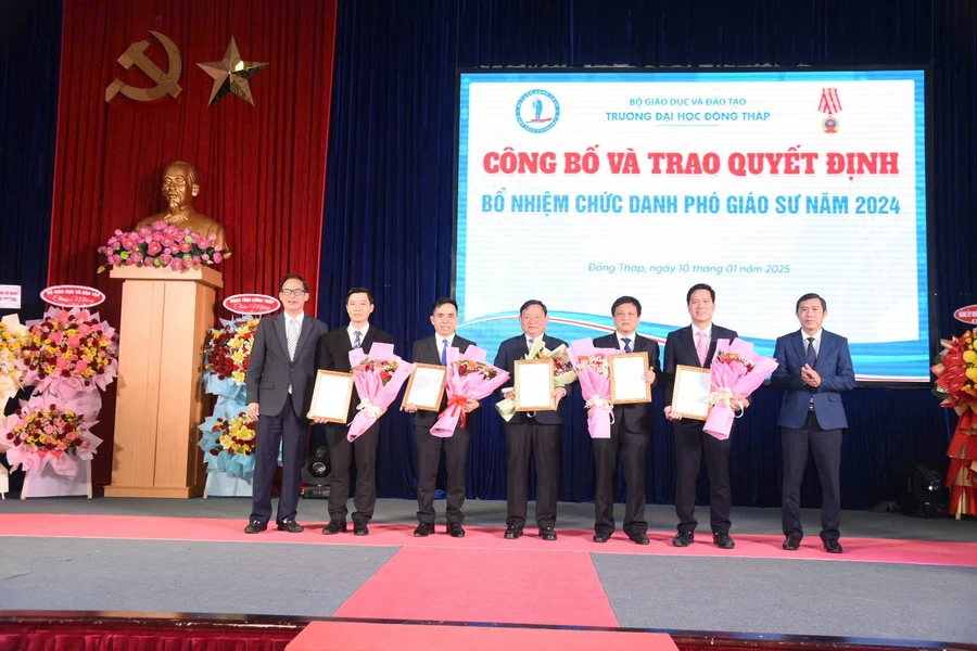 Trường ĐH Đồng Tháp công bố và trao quyết định bổ nhiệm chức danh Phó Giáo sư năm 2024.