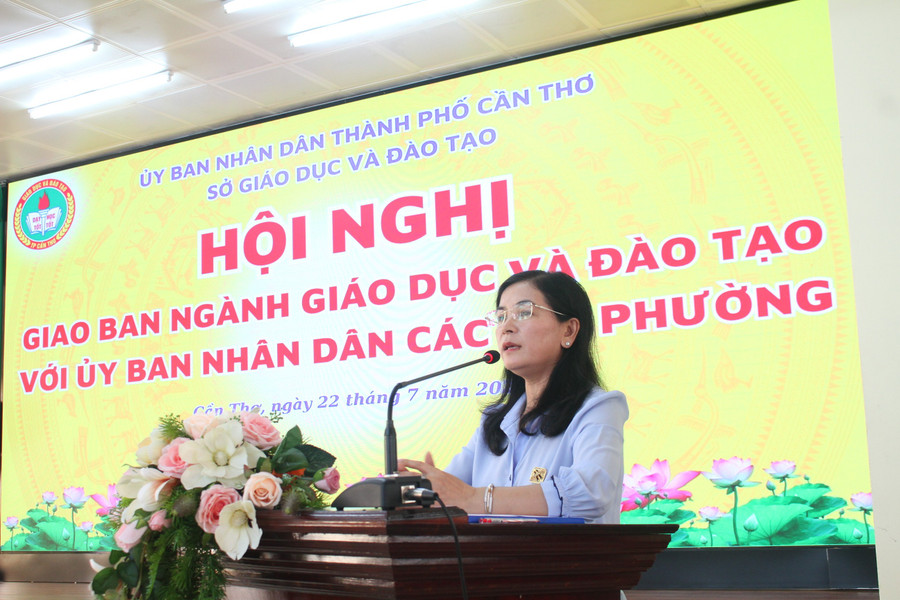 Bà Trần Thị Huyền, Quyền Giám đốc Sở GD&ĐT TP Cần Thơ phát biểu tại Hội nghị. so-gd-can-tho-hop-xa-phuong-5.jpg
