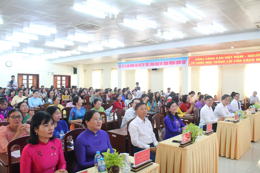Đại biểu dự buổi họp mặt. can-tho-hop-mat-1.jpg