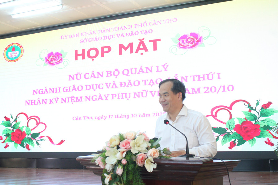 Ông Nguyễn Phúc Tăng, Phó Giám đốc Sở GD&ĐT TP Cần Thơ phát biểu tại buổi họp mặt. can-tho-hop-mat-2.jpg