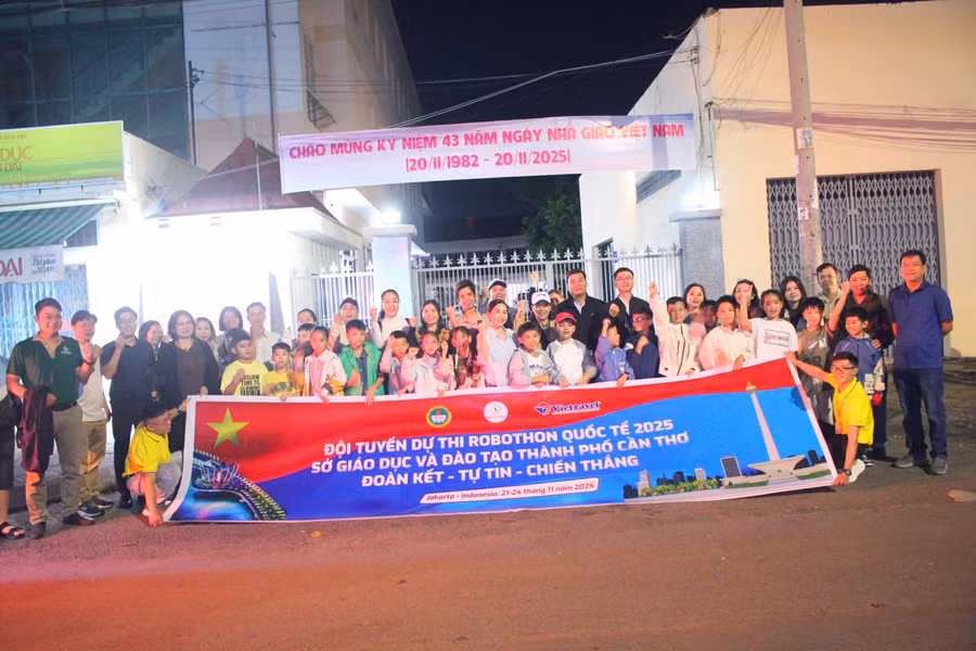 Đội tuyển học sinh TP Cần Thơ xuất quân sang Thành phố Jakarta (Indonesia) tranh tài Cuộc thi Robothon quốc tế năm 2025.