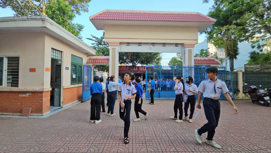 Thí sinh tại điểm thi THPT Bình Thủy, quận Bình Thủy, TP Cần Thơ. can-thi-thi-lop-10-anh-3.jpg