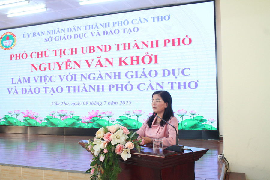 Bà Trần Thị Huyền, Quyền Giám đốc Sở GD&ĐT TP Cần Thơ phát biểu tại buổi làm việc. can-tho-moi-4.jpg