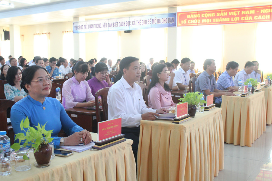 Đại biểu tham dự buổi làm việc. can-tho-moi-2.jpg