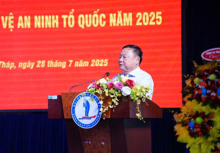 PGS.TS Hồ Văn Thống - Hiệu trưởng Trường ĐH Đồng Tháp phát biểu tại Ngày hội. dhdt-an-ninh-to-quoc-2.jpg