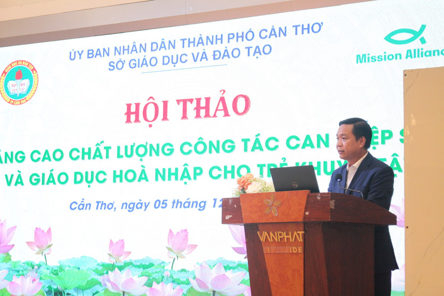 Ông Võ Hồng Lam, Phó Giám đốc Sở GD&ĐT TP Cần Thơ phát biểu tại Hội thảo.