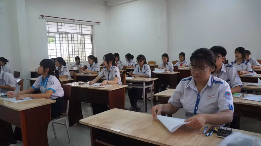 Thí sinh dự thi tại điểm thi Trường THPT Bình Thủy, quận Bình Thủy, TP Cần Thơ.