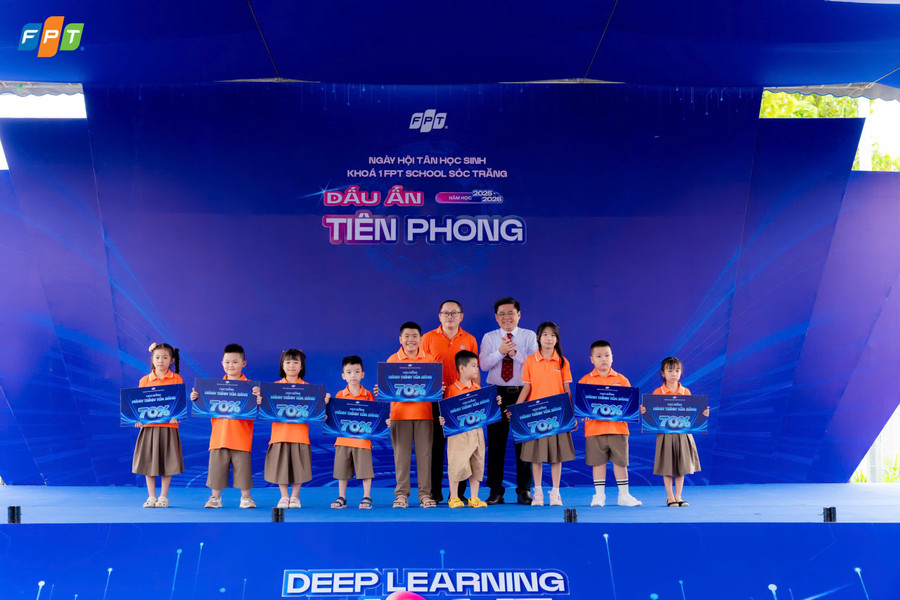 Nhà trường trao học bổng toàn cấp cho các em học sinh có thành tích nổi bật fpt-soc-trang-4.jpg