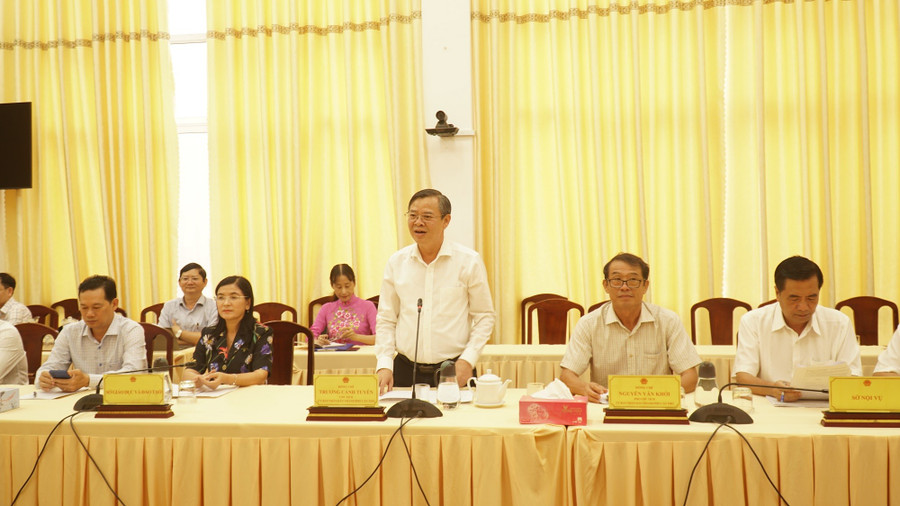 Ông Trương Cảnh Tuyên, Chủ tịch UBND TP Cần Thơ chủ trì và phát biểu cuộc họp.