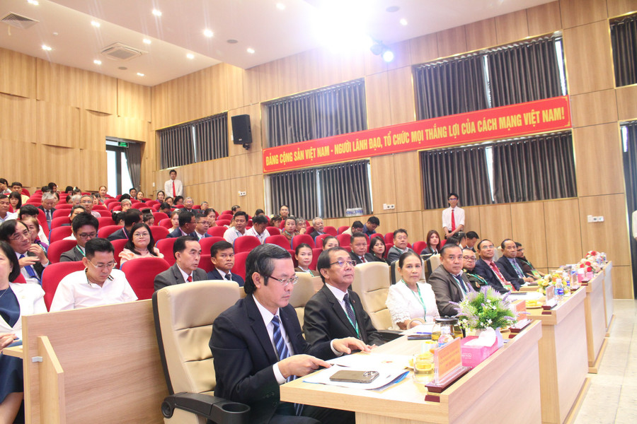 Đại biểu tham dự Hội nghị. dhcl-tong-ket-dt-quoc-te-2.jpg