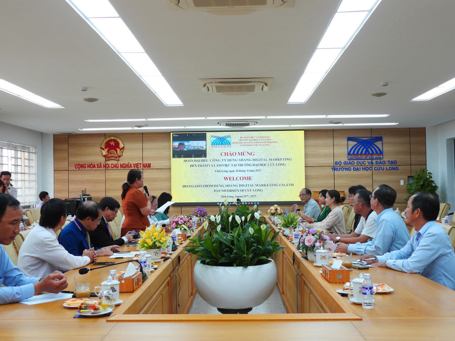 Quang cảnh buổi làm việc.